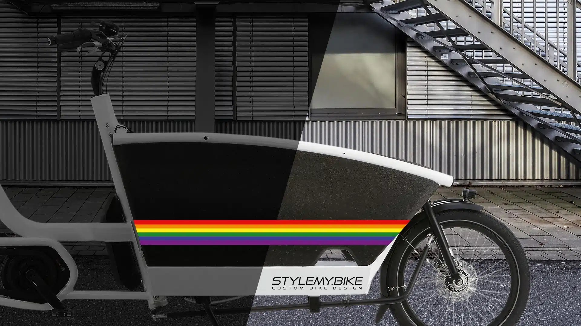 Lastenrad mit Reflective Stripes Rainbow Flag bei Tag und bei Nacht
